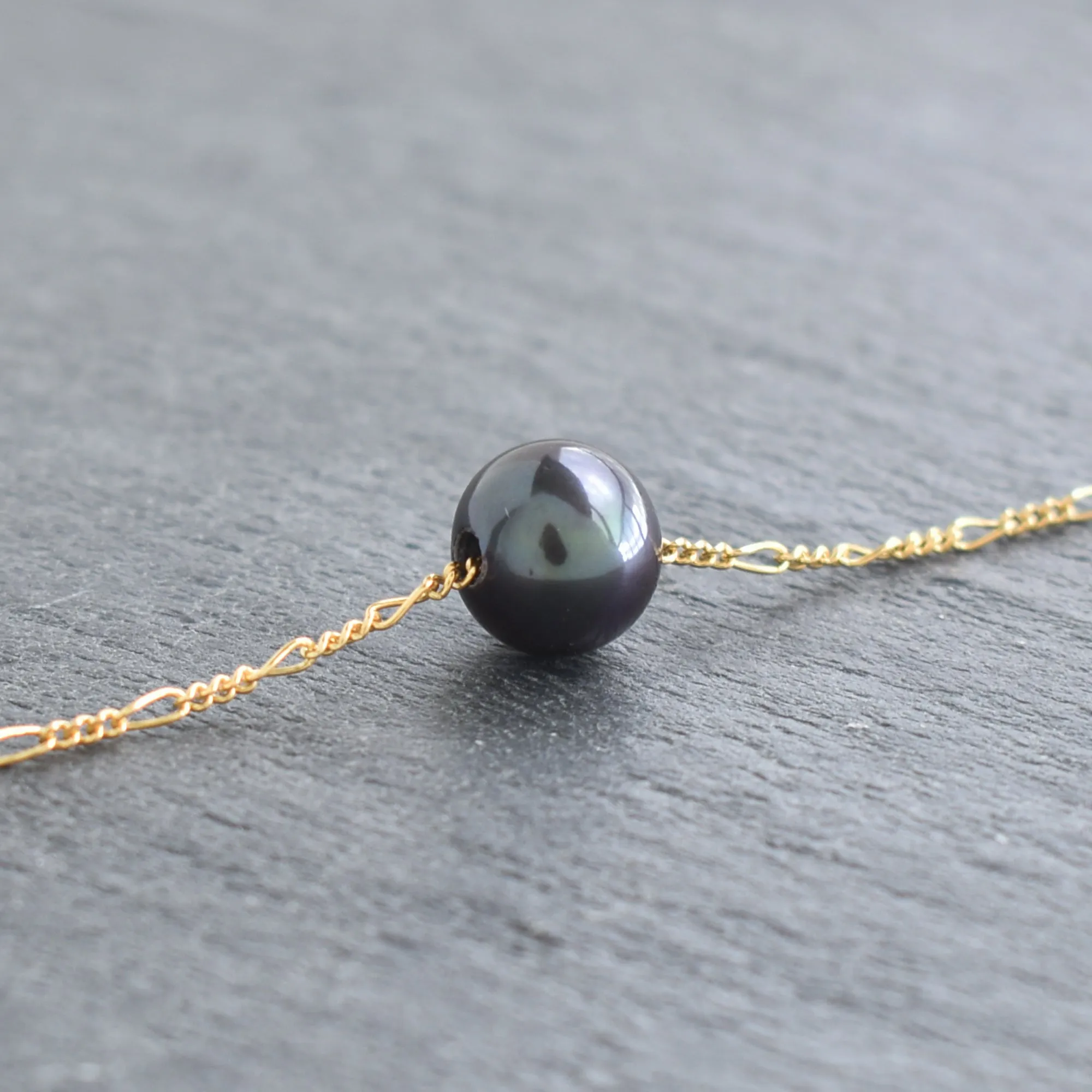 Black Freshwater w/ Figaro Chain