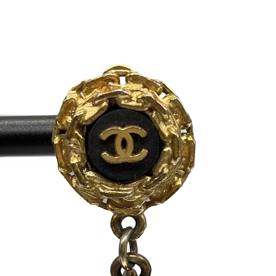 Chanel - Collection 27 Chain 1980s CC Gold Tone Pearl Clip-On Hoop Earring